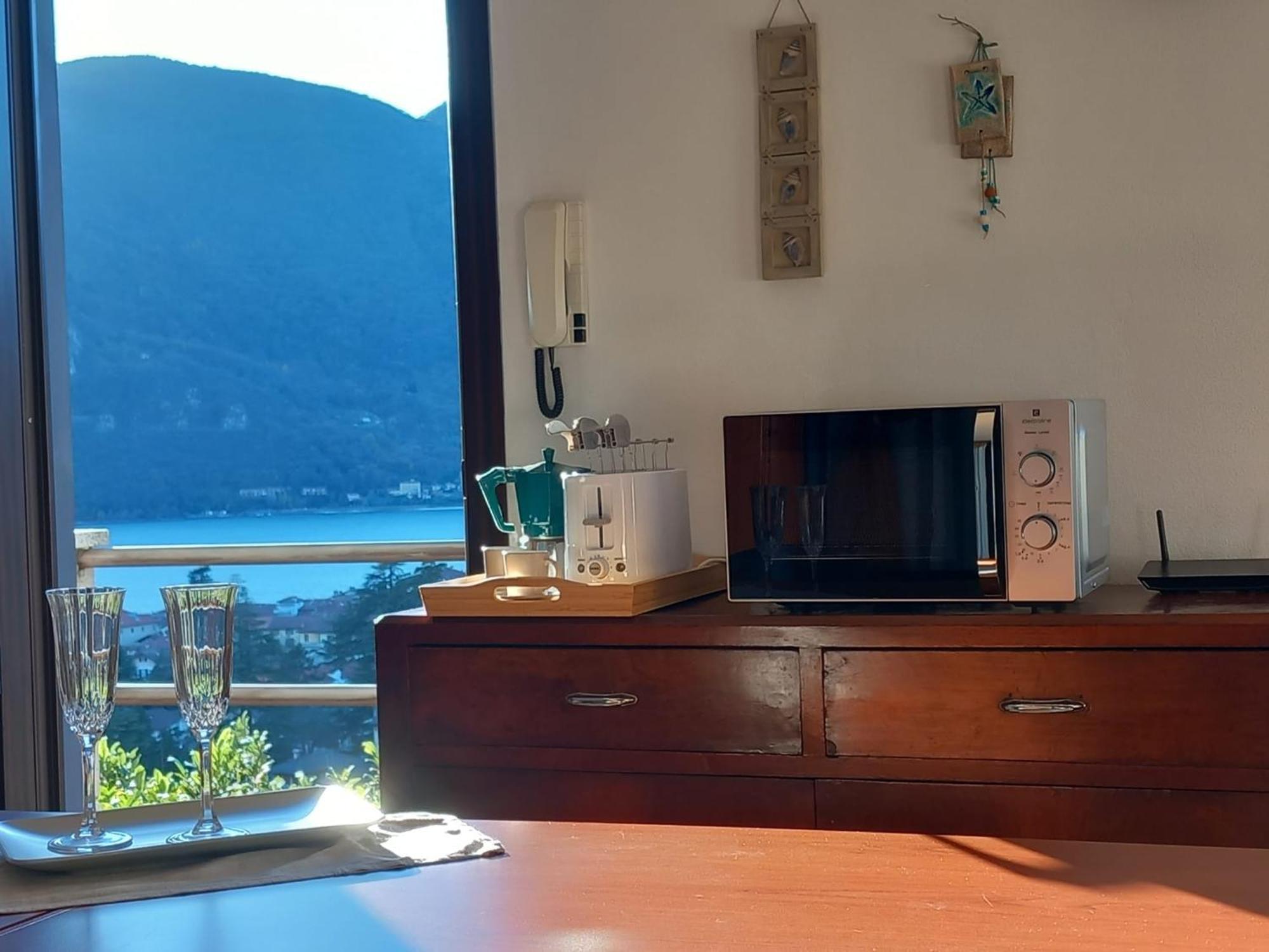 Lake And Guzzi View - Holiday Home マンデッロ・デル・ラーリオ エクステリア 写真
