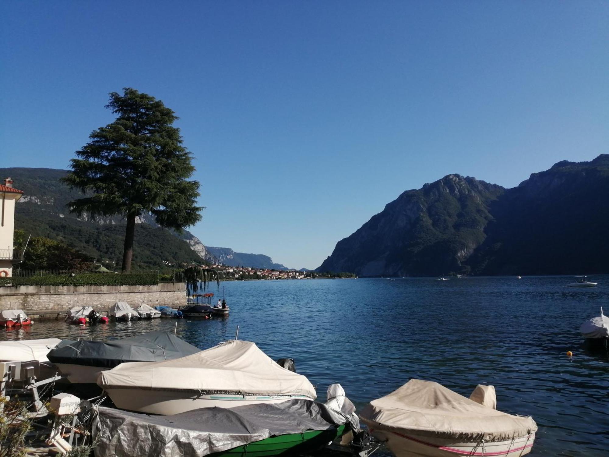 Lake And Guzzi View - Holiday Home マンデッロ・デル・ラーリオ エクステリア 写真