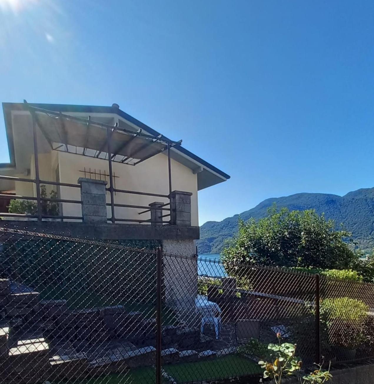 Lake And Guzzi View - Holiday Home マンデッロ・デル・ラーリオ エクステリア 写真