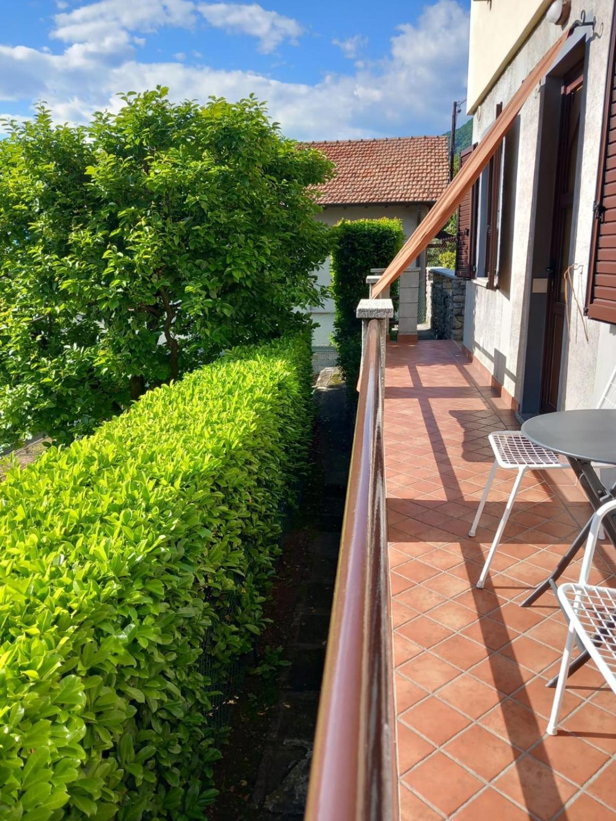 Lake And Guzzi View - Holiday Home マンデッロ・デル・ラーリオ エクステリア 写真