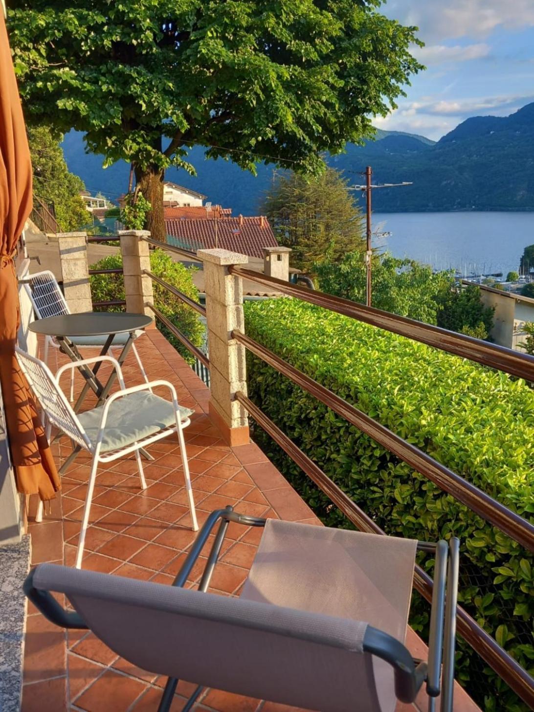 Lake And Guzzi View - Holiday Home マンデッロ・デル・ラーリオ エクステリア 写真